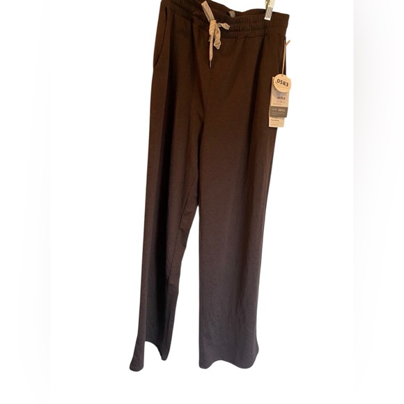 Vuori | Pants & Jumpsuits | Nwt Vuori Halo Essential Wideleg Java ...